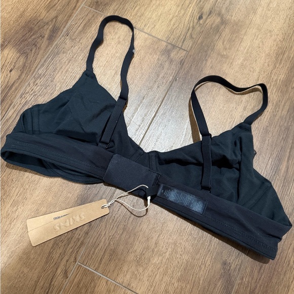 Black SKIMS Bra - Picture 2 of 5